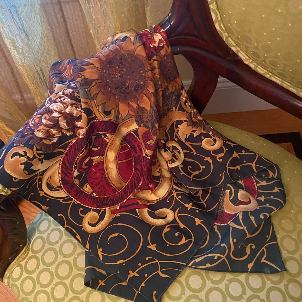 The Avenue scarf